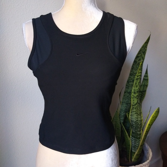 nike fitted crop top